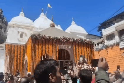 उत्तराखंड में गंगोत्री और यमुनोत्री धाम के कपाट खुल गए हैं। इसके साथ ही चारधाम यात्रा शुरू हो गई है।
