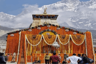 शुक्रवार को खुलेंगे केदारनाथ धाम के कपाट, तैयारियां पूरी, फूलों से सजाया गया बाबा का दरबार
